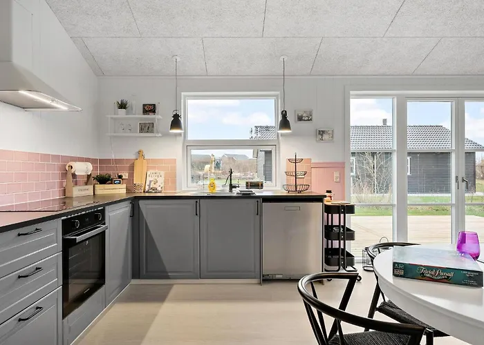 3 Bedroom Stunning In Ferienhaus Frorup